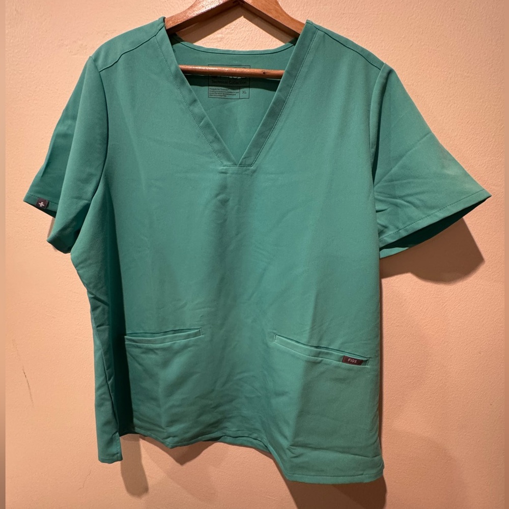 FIGS Casma Scrub Top: Surgical Green